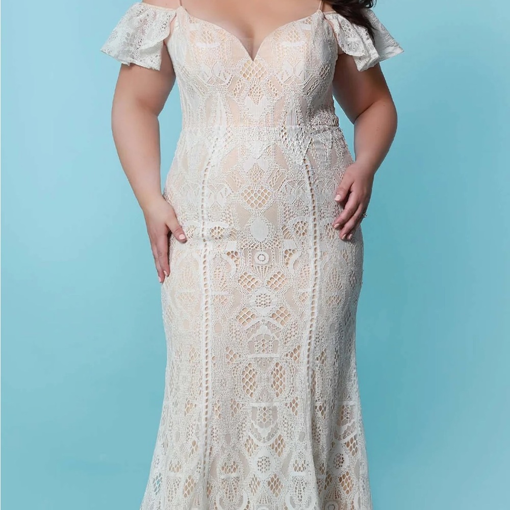 Sydney’s Closet Trumpet Wedding Gown - Size 16 - Ivory/Nude, Brand New w/ Tags
